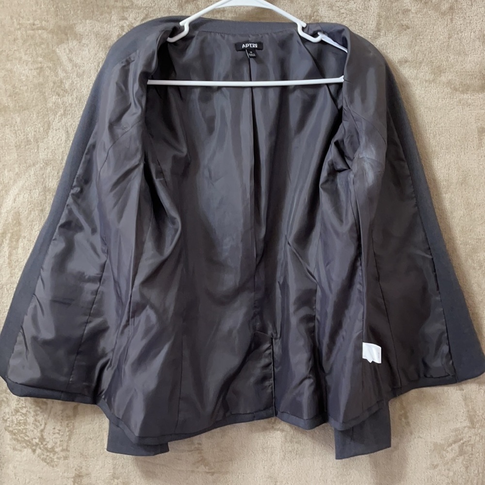 Blazer - Picture 3 of 5